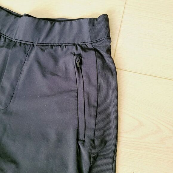 Athleta Brooklyn Bermuda Shorts 4 Black Stretch Lightweight Zip Pockets Pull-On - Picture 3 of 10